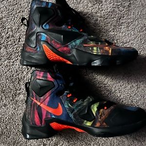 Nike LeBron XIII Men’s Basketball Sneakers 807219-008